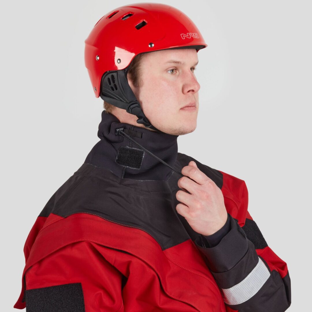 22562_01_Red_Model_NeckClosure_111021_2000x2000