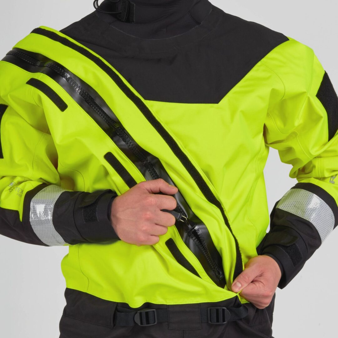 22562_01_SafetyYellow_Model_EntryZipper_111021_2000x2000