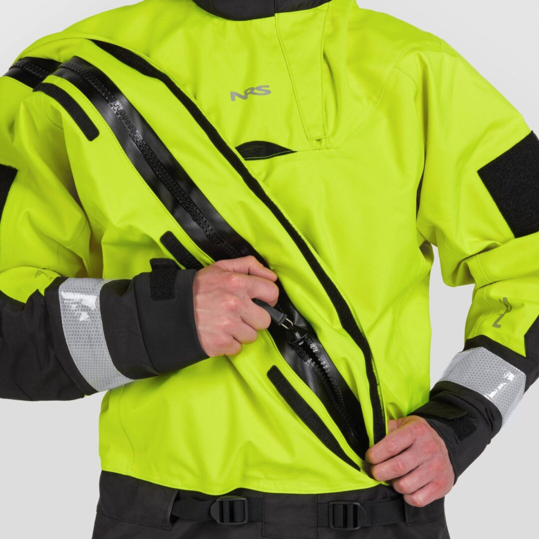 22529_04_SafetyYellow_Model_EntryZipper_111021_2000x2000