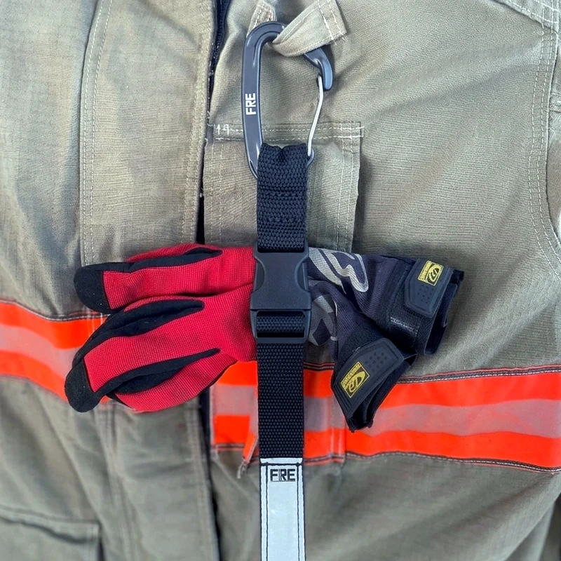fre-carabiner-glove-strap-detail-03