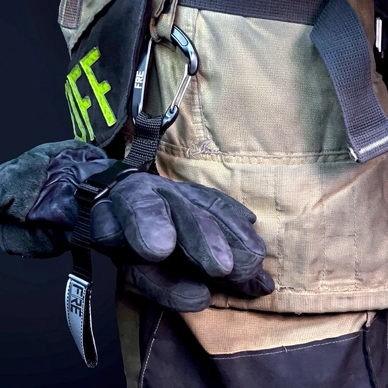 fre-carabiner-glove-strap-detail-05